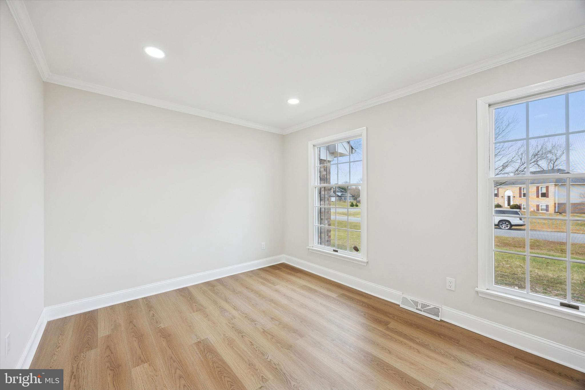 CARAVEL WOODS - Residential