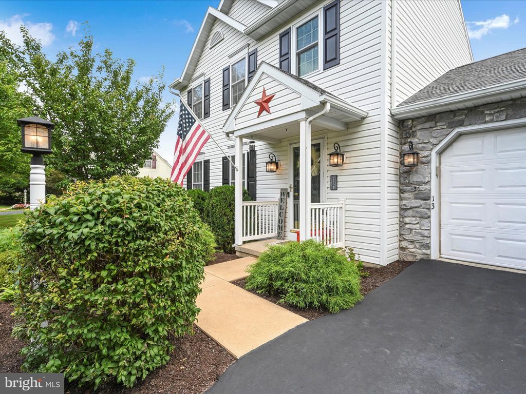 Photo of 13 Fox Run Terrace, LITITZ, PA 17543 (MLS # PALA2075480)