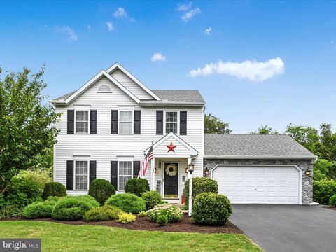 Photo of 13 Fox Run Terrace, LITITZ, PA 17543 (MLS # PALA2075480)