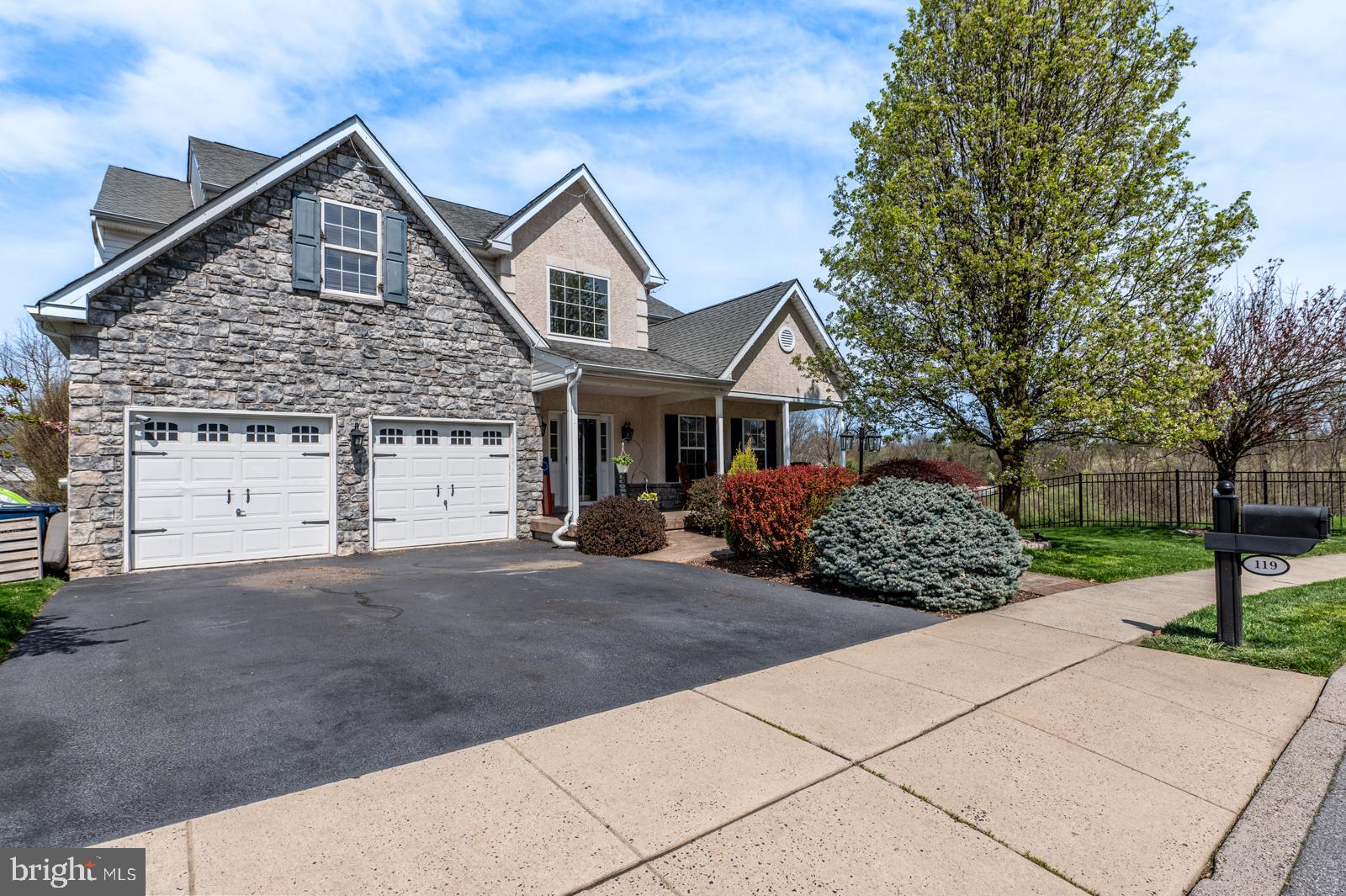 HAWTHORNE ESTATES - Residential