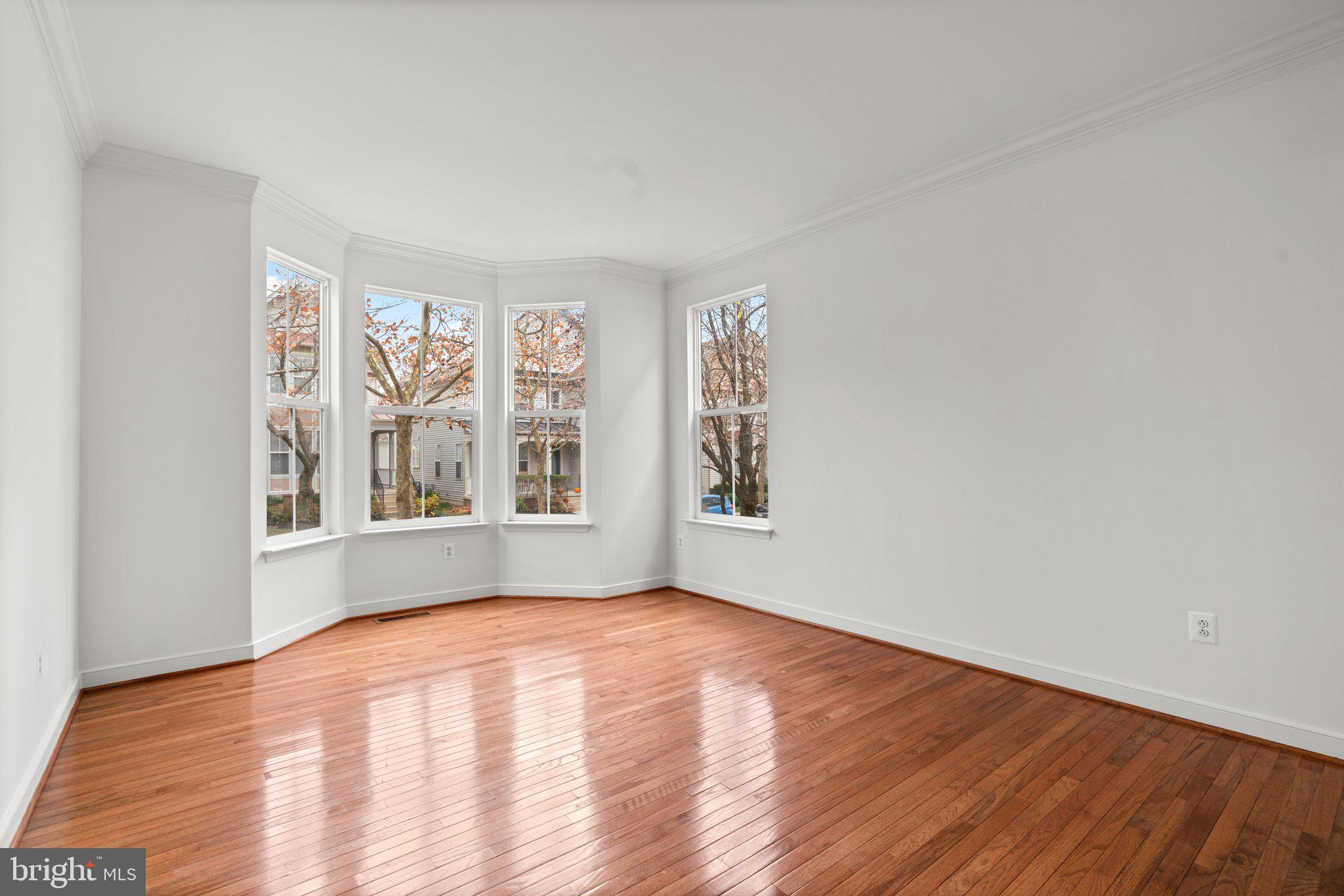 URBANA HIGHLANDS - Residential Lease