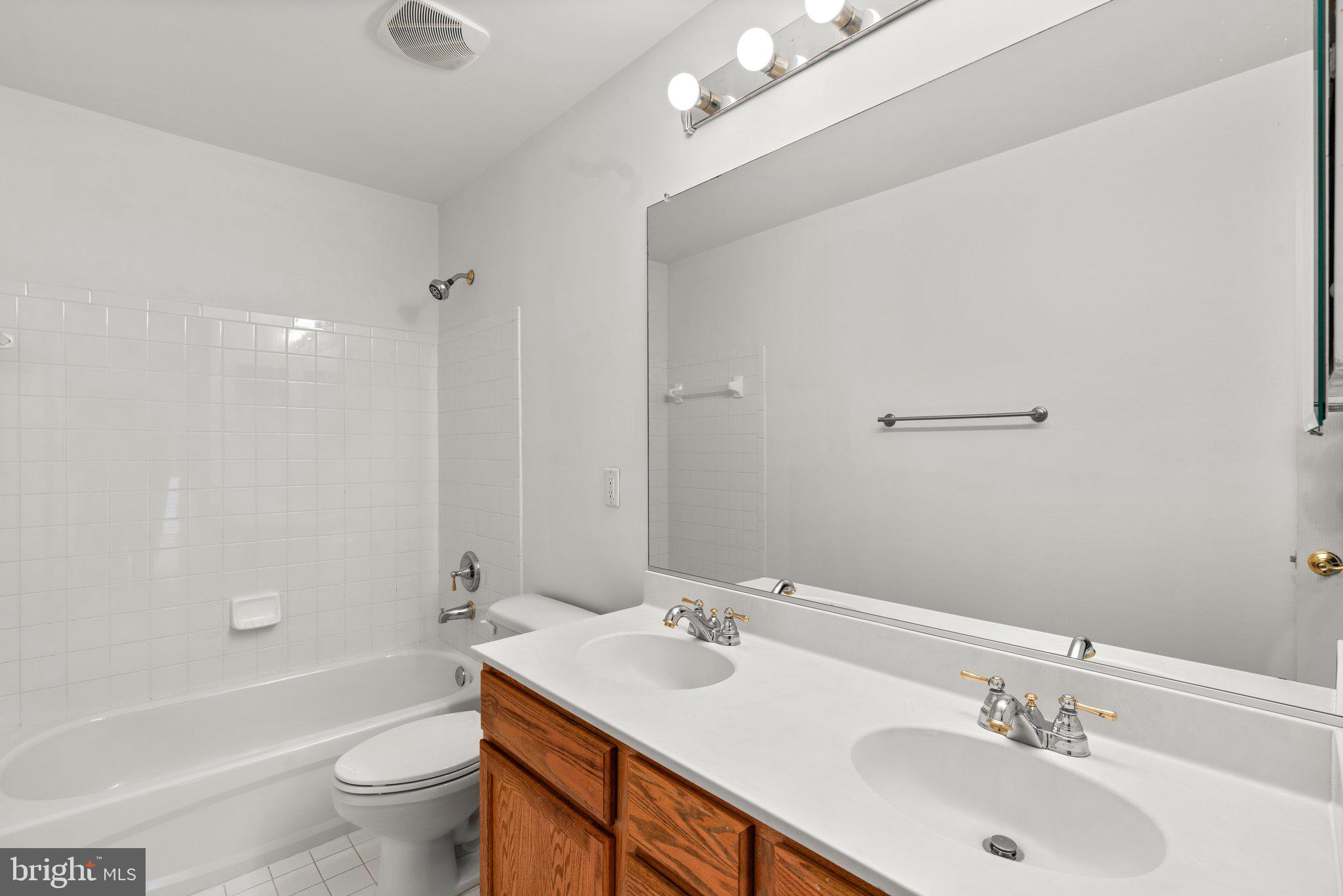 URBANA HIGHLANDS - Residential Lease