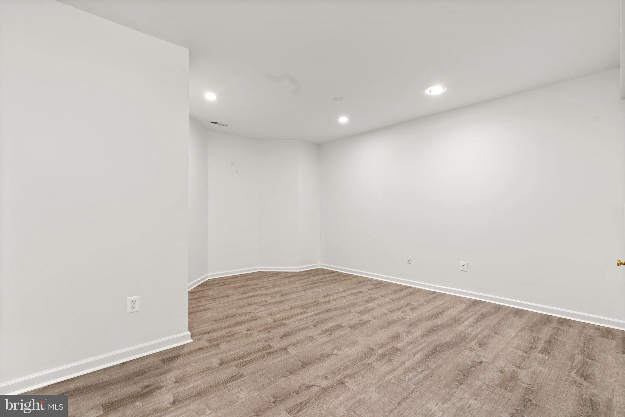 URBANA HIGHLANDS - Residential Lease