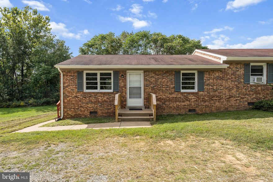 Renovated two bedroom and one bathroom property available now. Updated with all new flooring, appliances, paint, light fixtures.  Shed in the back of the property available for extra storage. Pets are case by case. Close to shopping, I-95.