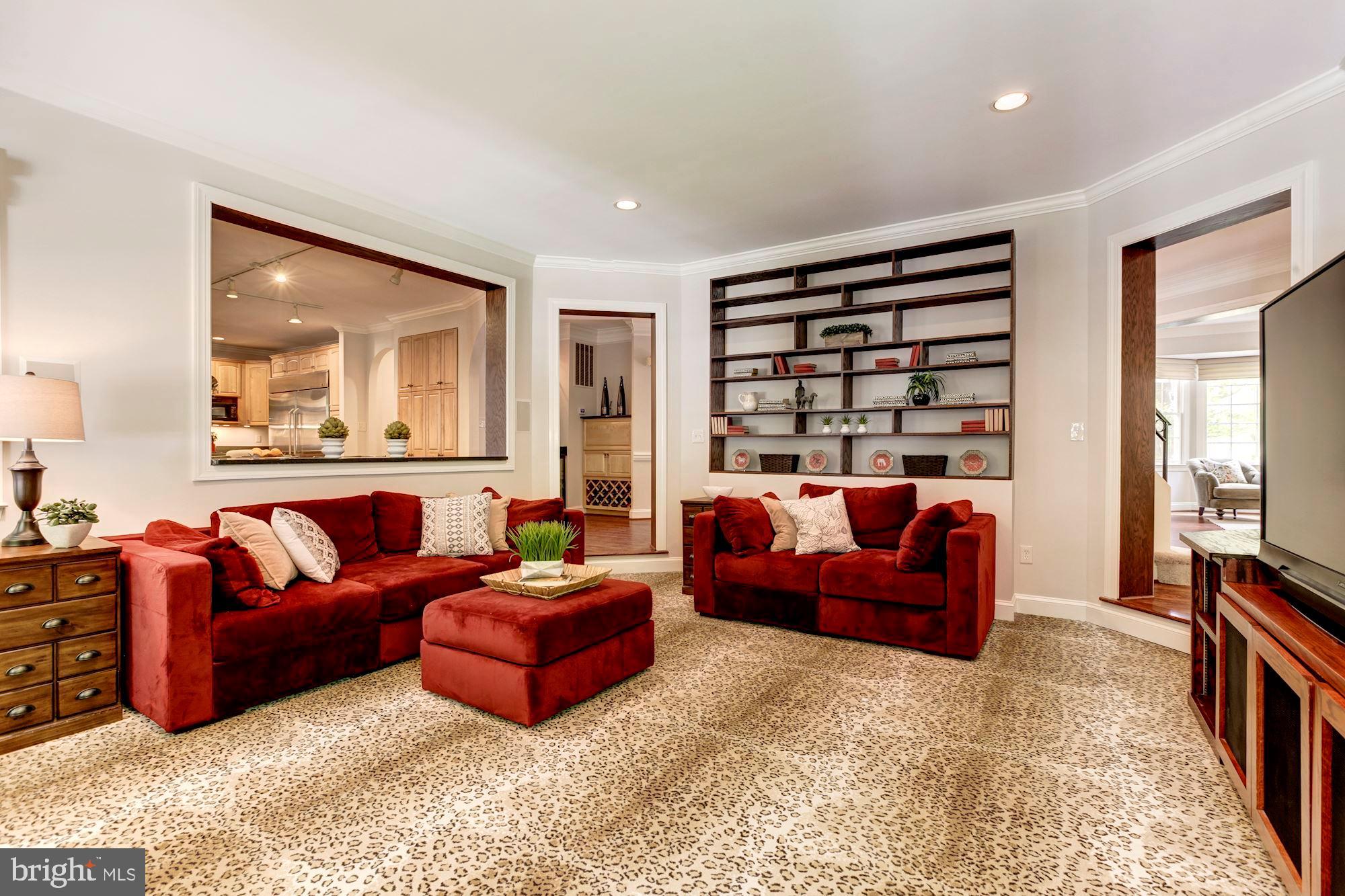 POTOMAC OUTSIDE - Residential