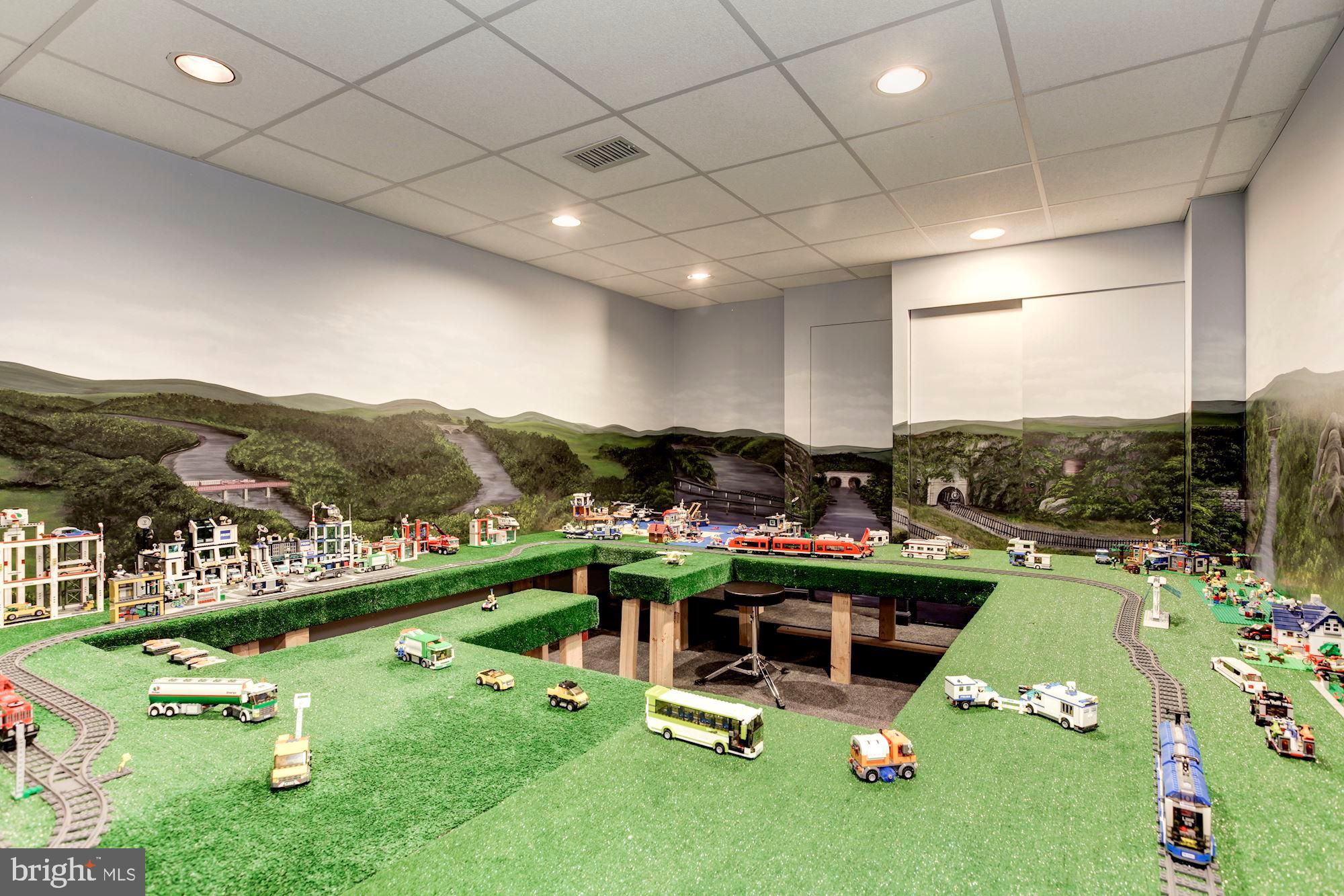 POTOMAC OUTSIDE - Residential