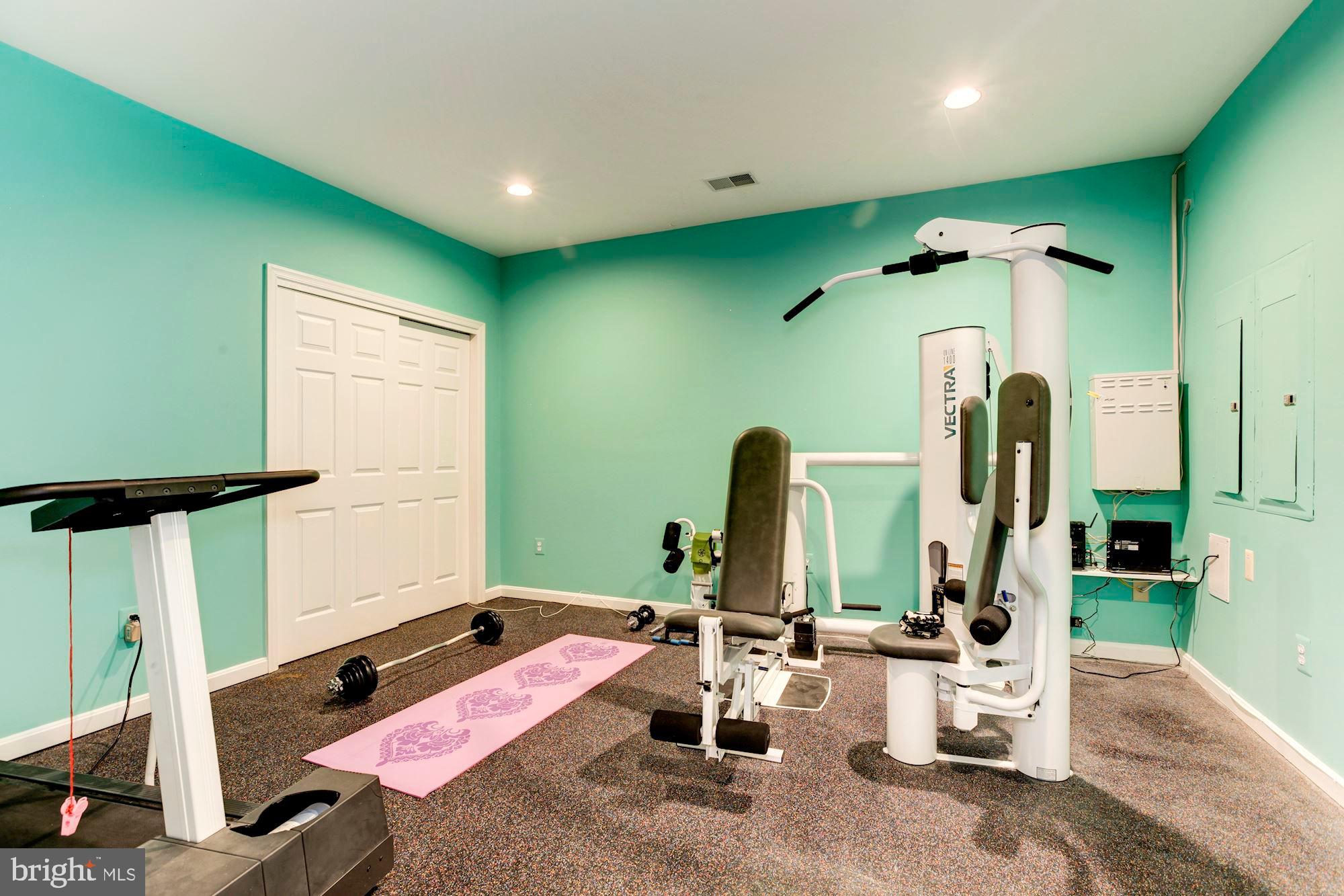 POTOMAC OUTSIDE - Residential