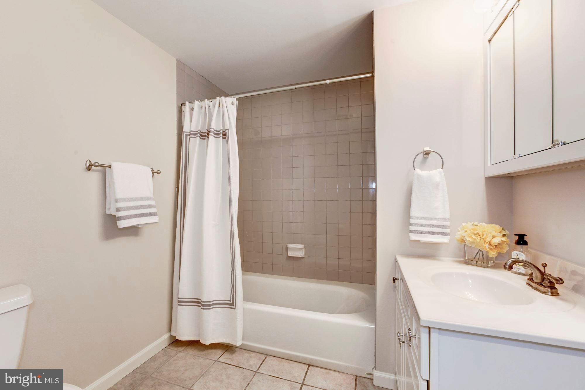 POTOMAC OUTSIDE - Residential