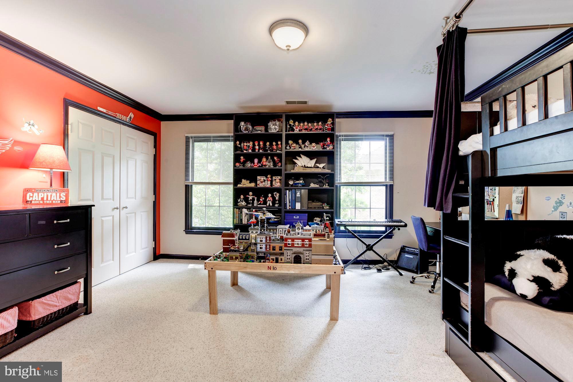 POTOMAC OUTSIDE - Residential