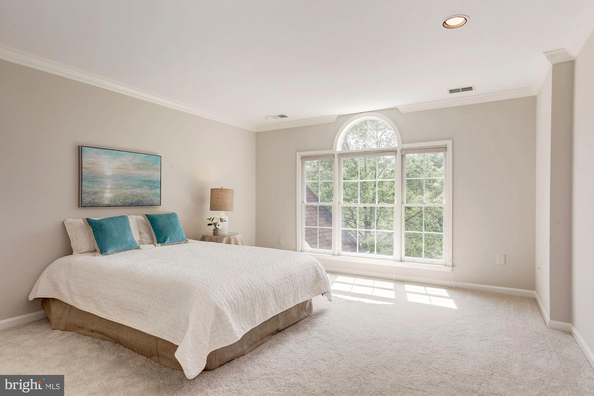 POTOMAC OUTSIDE - Residential