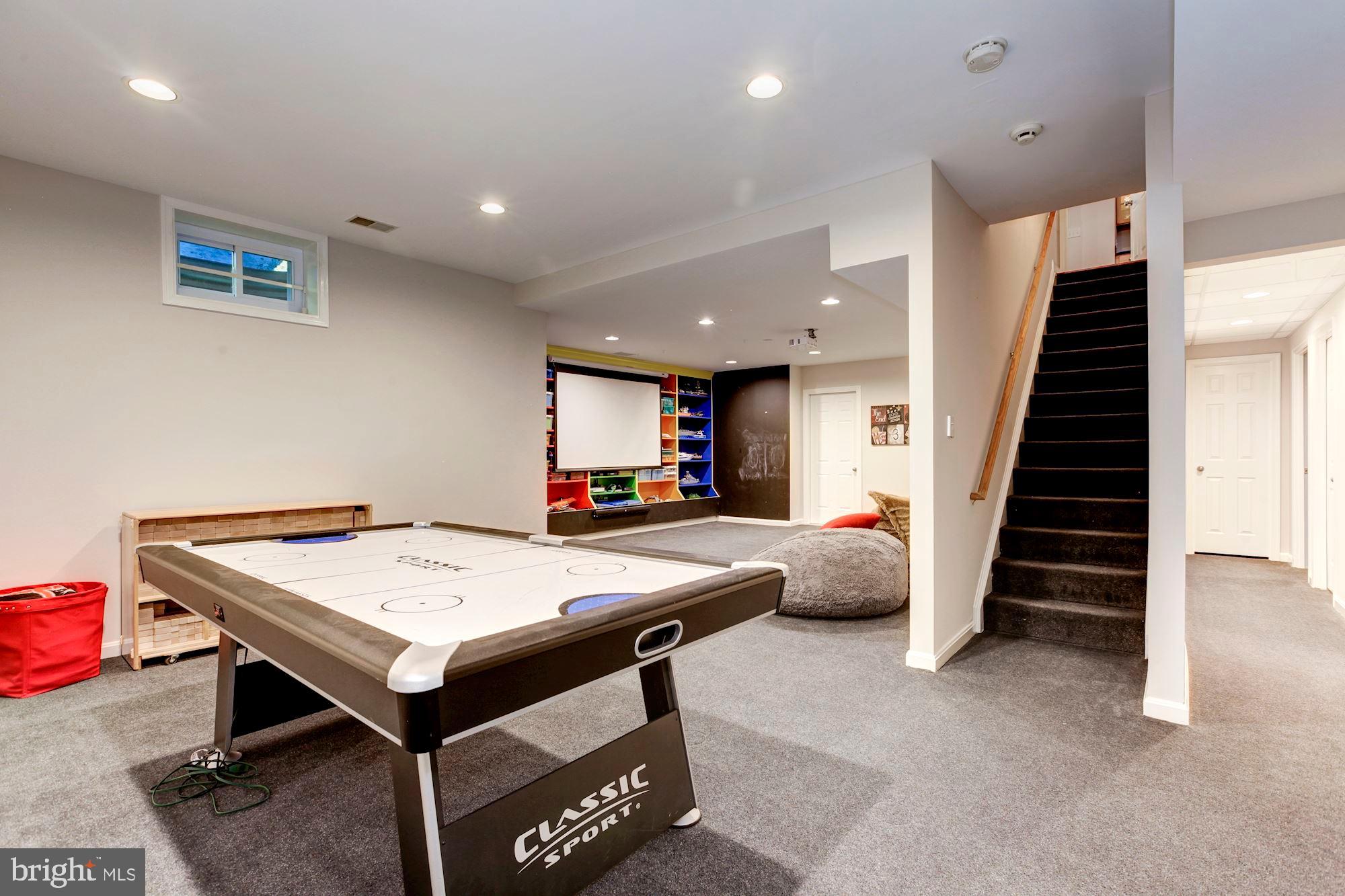 POTOMAC OUTSIDE - Residential