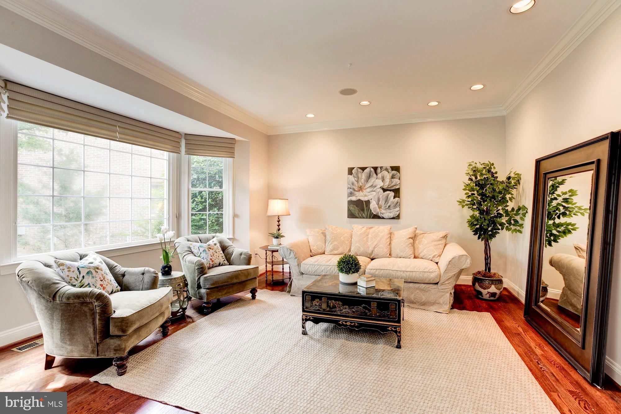 POTOMAC OUTSIDE - Residential