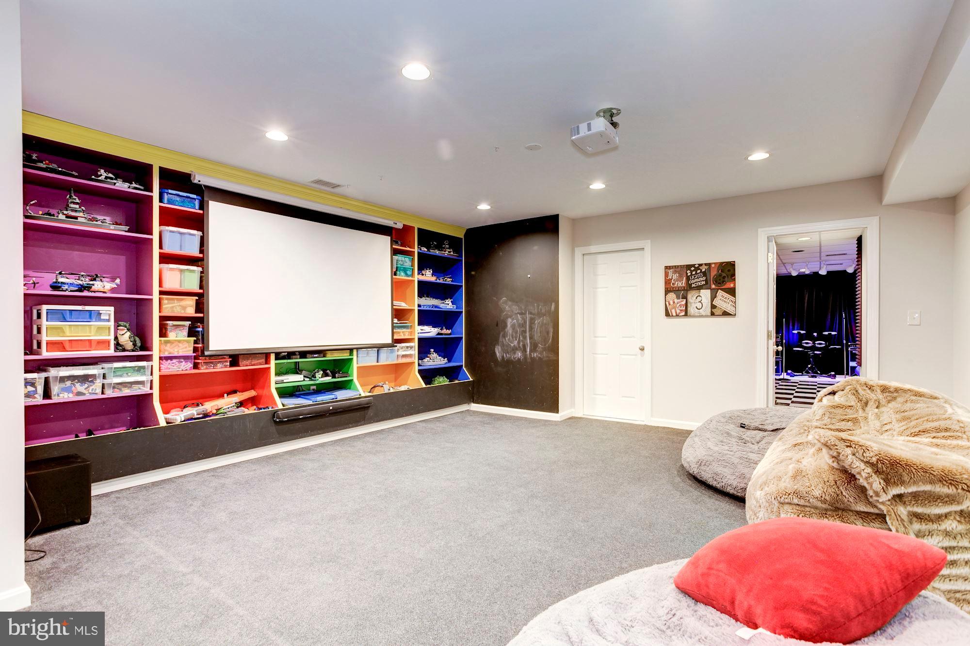 POTOMAC OUTSIDE - Residential