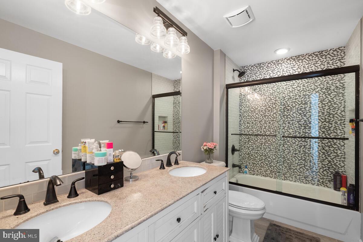 ASHLEY HOLLOW - Residential