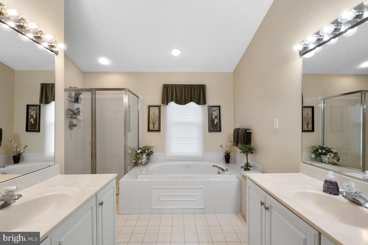 ASHLEY HOLLOW - Residential