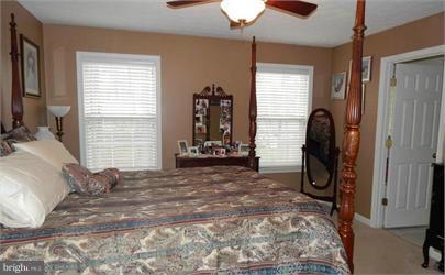 LAKE LAND - Residential Lease