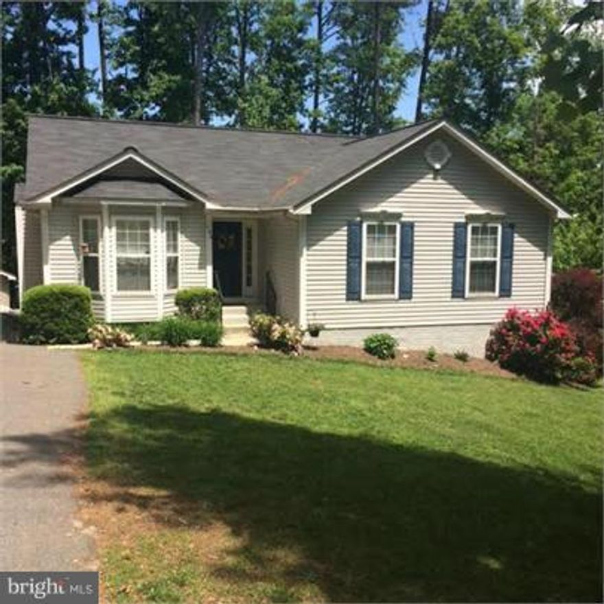 This Beautiful Home located in Gated Community of Lake Land'or. Home features spacious rooms with tons of natural light! Living Room with Gas Fireplace and Cathedral Ceilings! Kitchen has 42 inch cabinets and leads to back deck overlooking large yard with a shed! A walk out finished basement with a huge Family Room, Laundry room, Full Bathroom and bedroom!