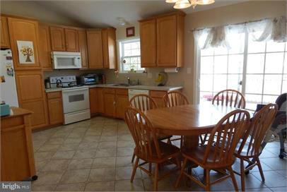 LAKE LAND - Residential Lease