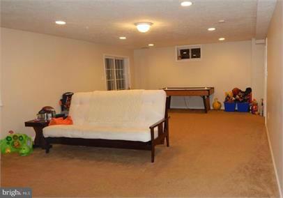 LAKE LAND - Residential Lease