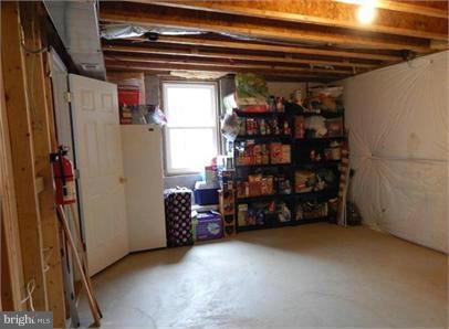 LAKE LAND - Residential Lease