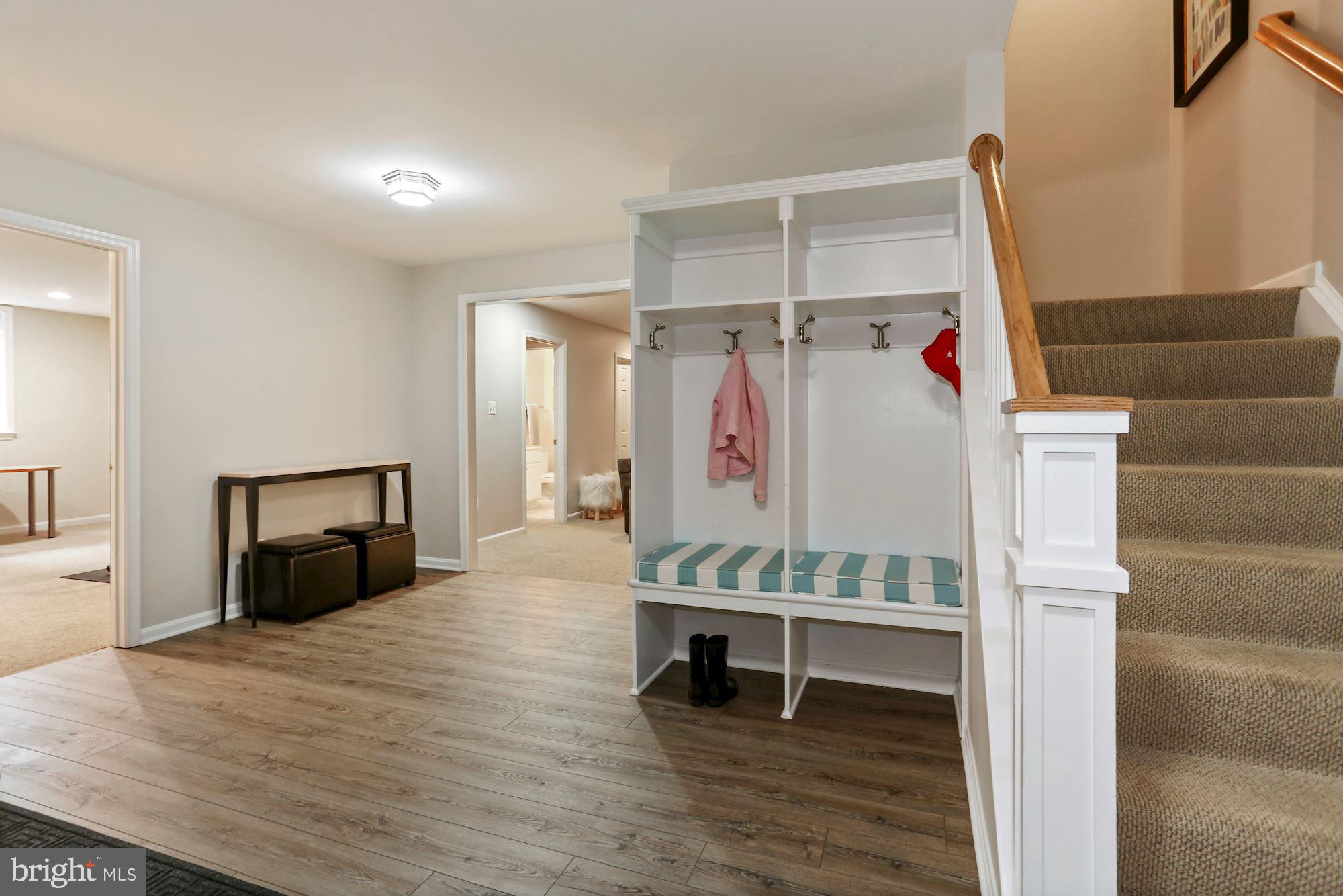 COUNTRY CLUB HILLS - Residential