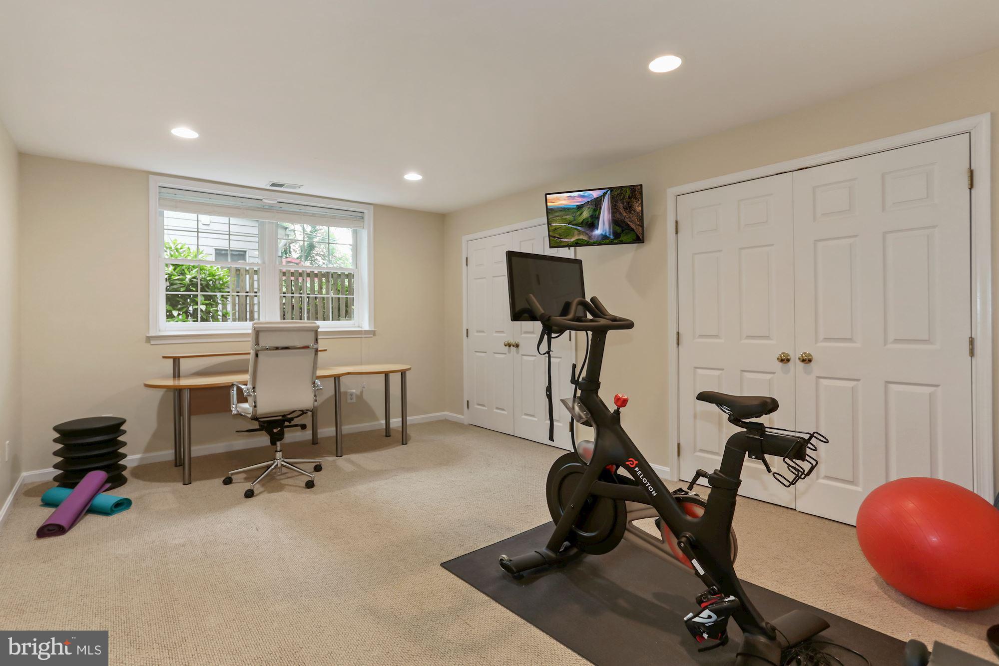 COUNTRY CLUB HILLS - Residential