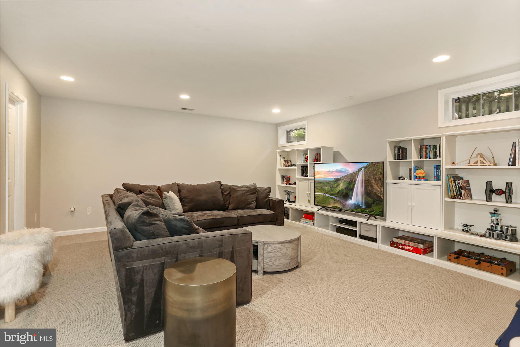 COUNTRY CLUB HILLS - Residential