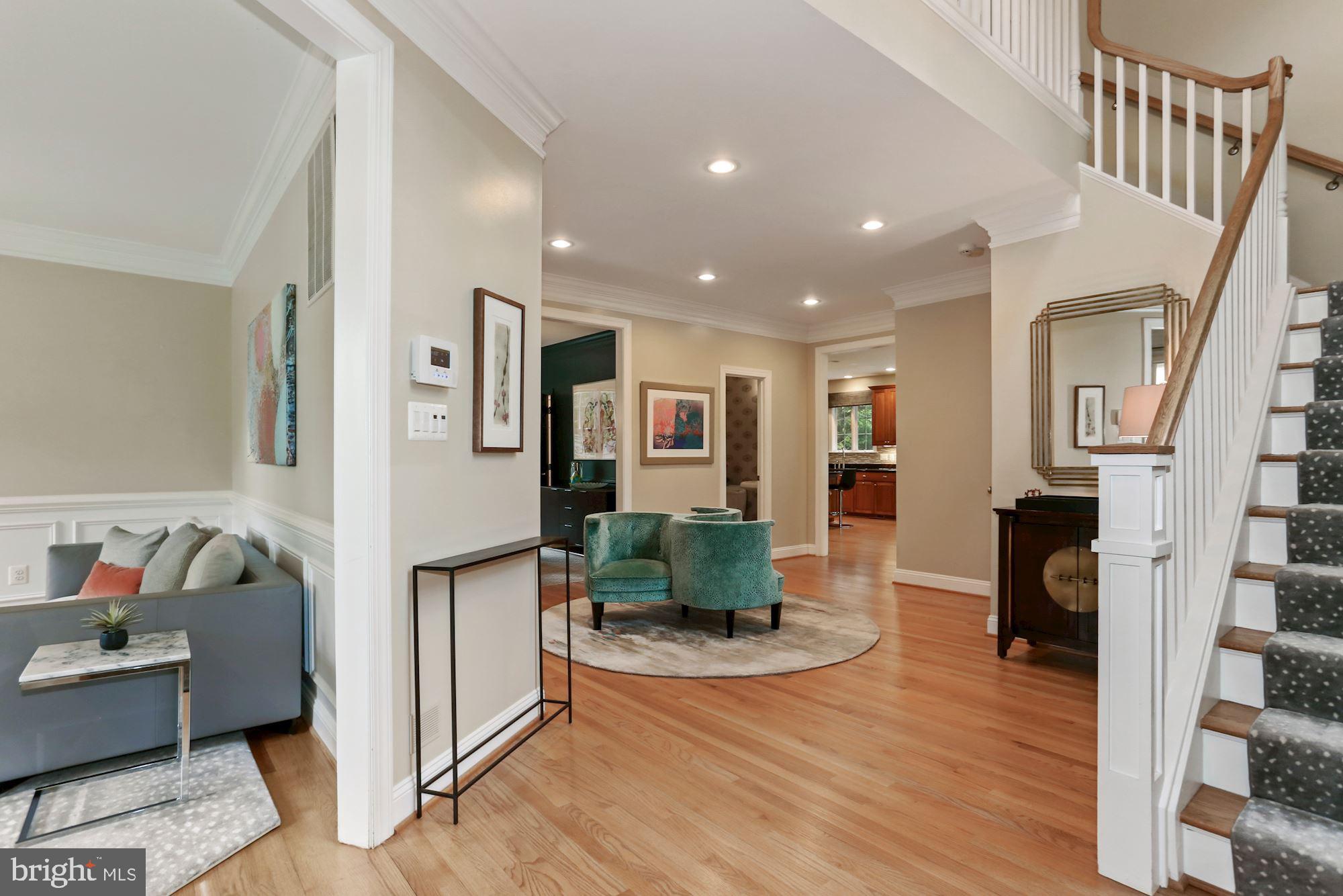 COUNTRY CLUB HILLS - Residential