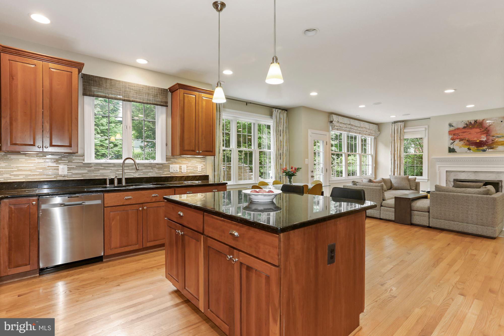 COUNTRY CLUB HILLS - Residential