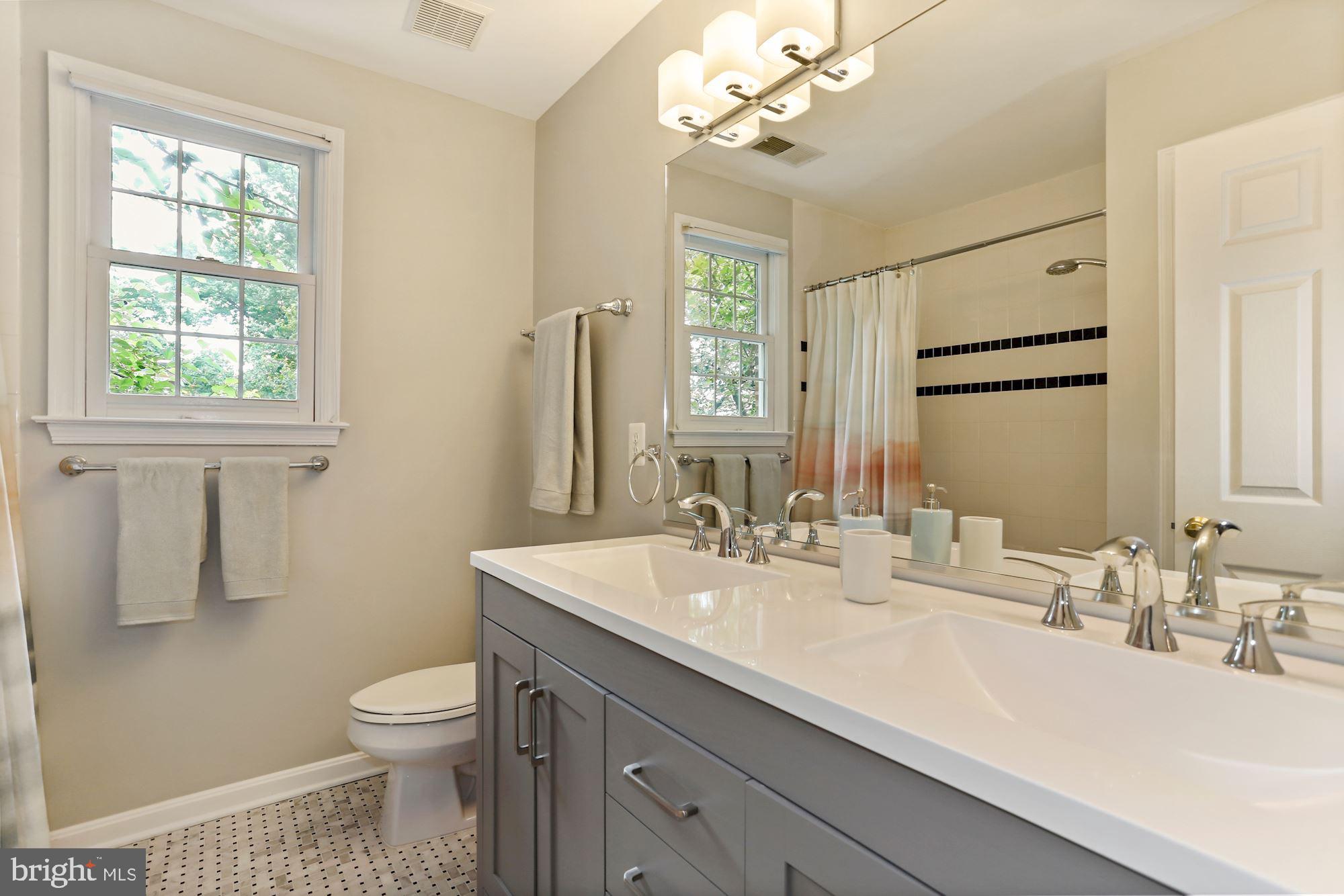 COUNTRY CLUB HILLS - Residential