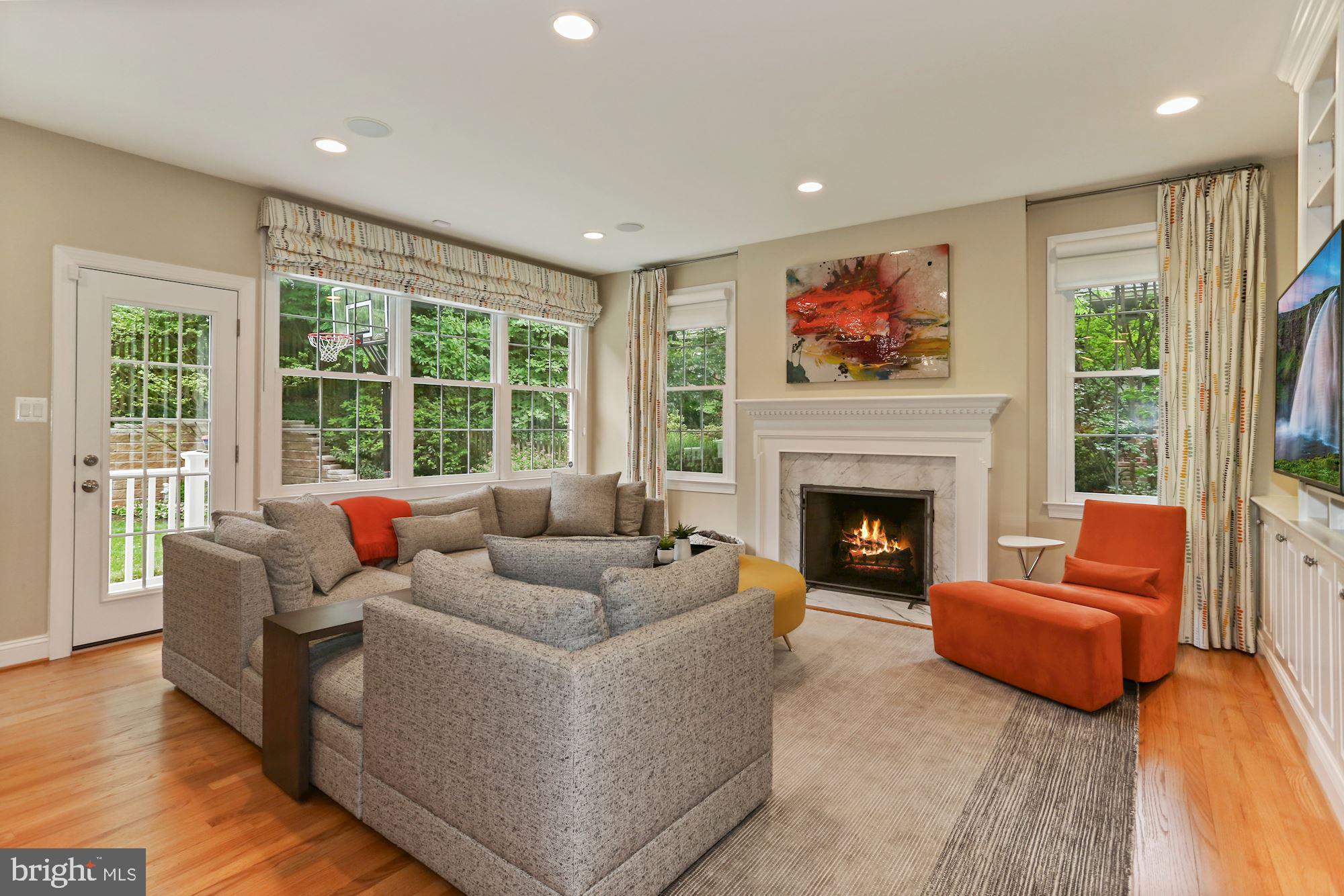 COUNTRY CLUB HILLS - Residential