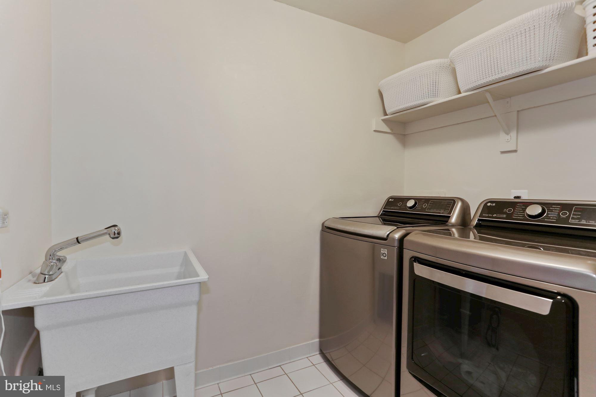 COUNTRY CLUB HILLS - Residential