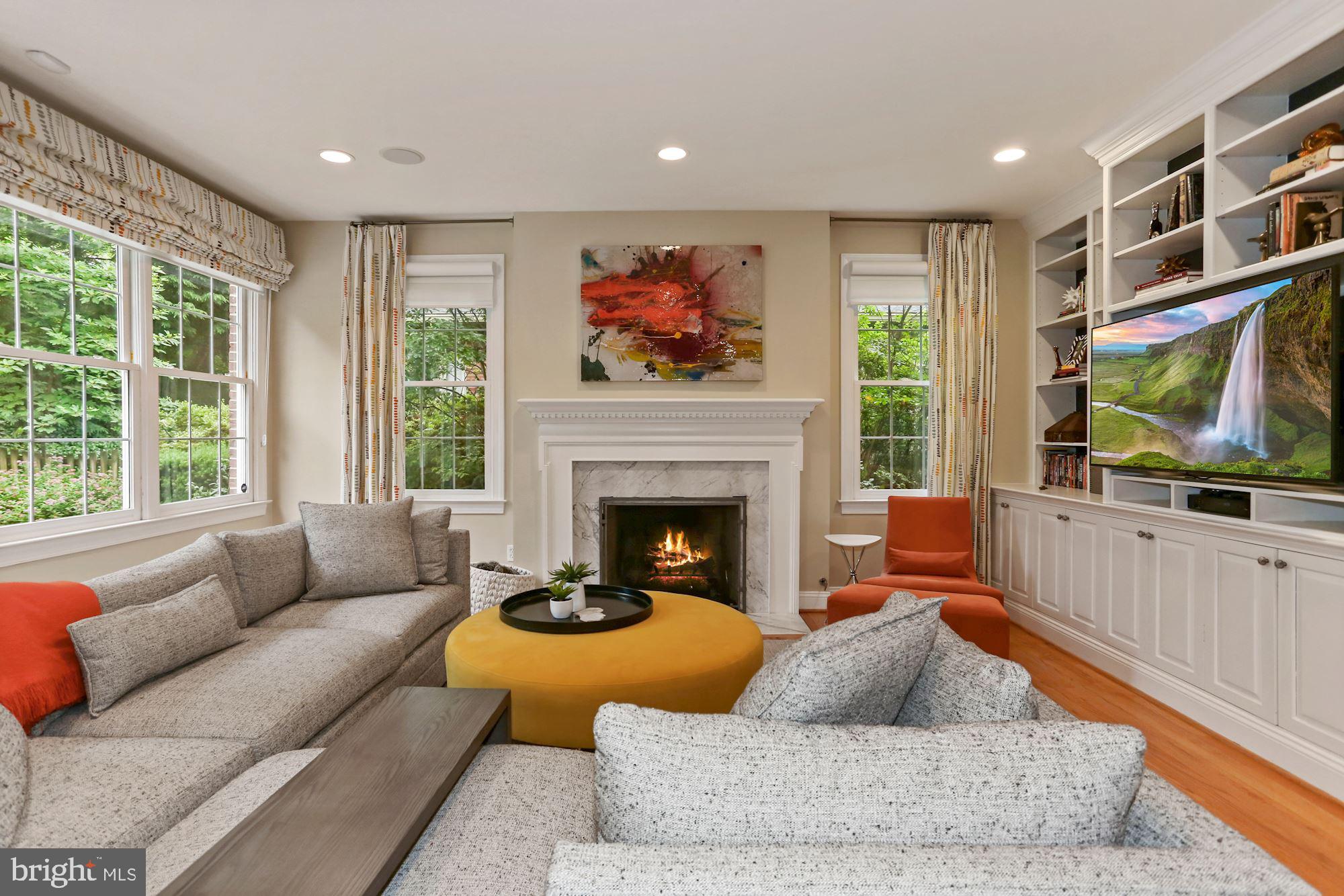 COUNTRY CLUB HILLS - Residential