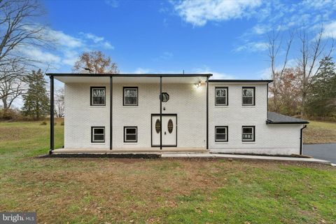 2672 CROWNVIEW ROAD POTTSTOWN PA 19464