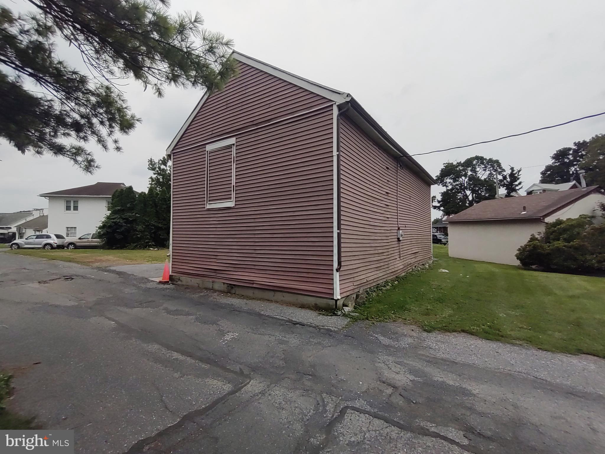 824 MOUNT LAUREL AVENUE