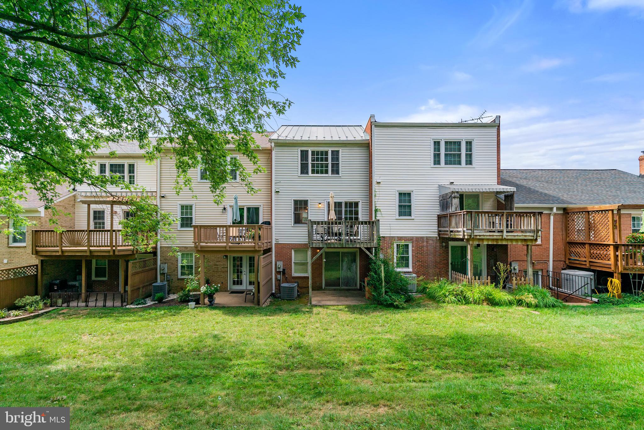 LEEDS SQUARE - Residential Lease