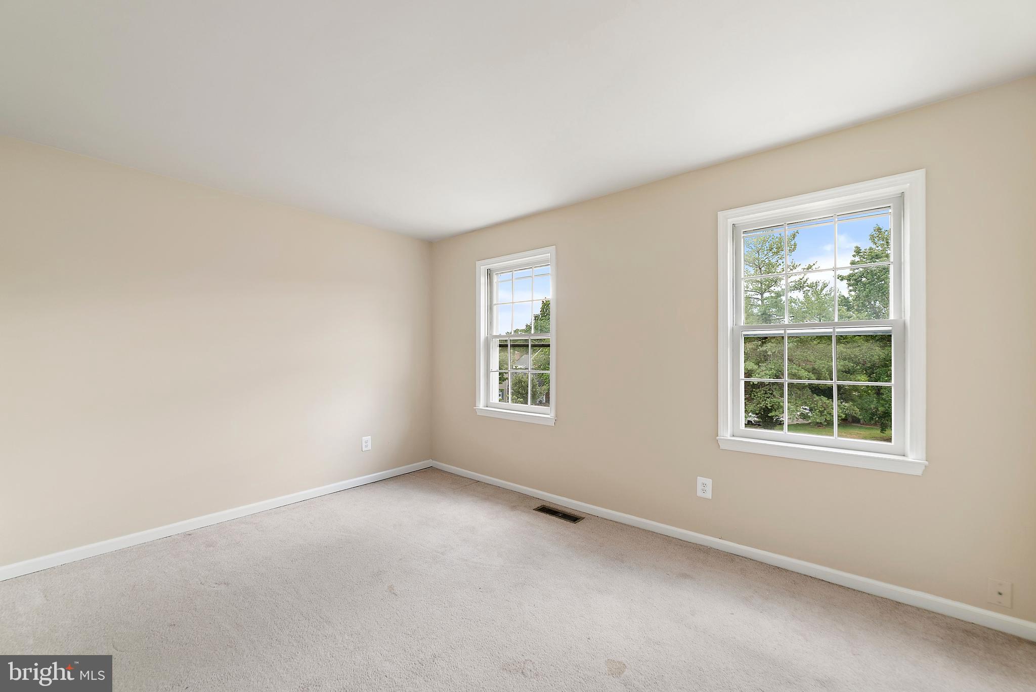 LEEDS SQUARE - Residential Lease