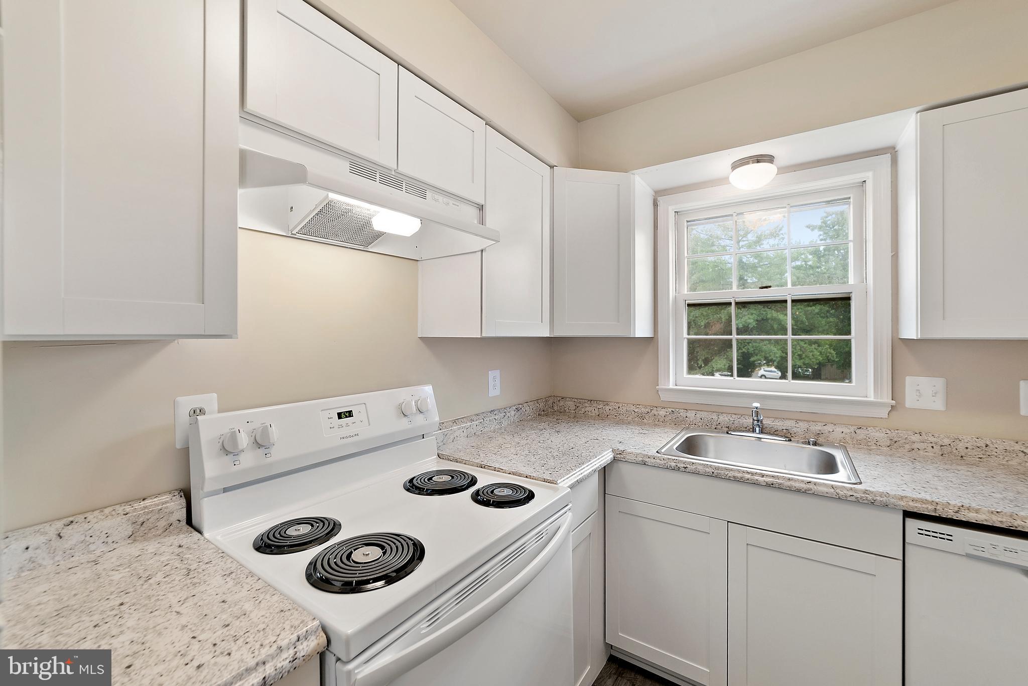 LEEDS SQUARE - Residential Lease