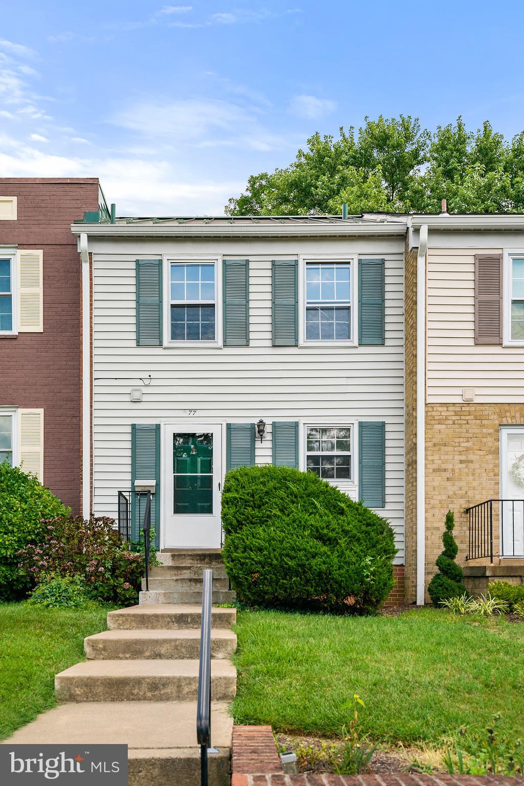 LEEDS SQUARE - Residential Lease