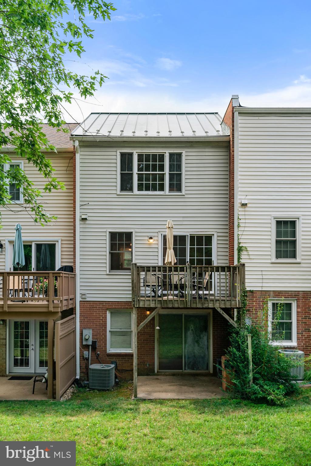 LEEDS SQUARE - Residential Lease