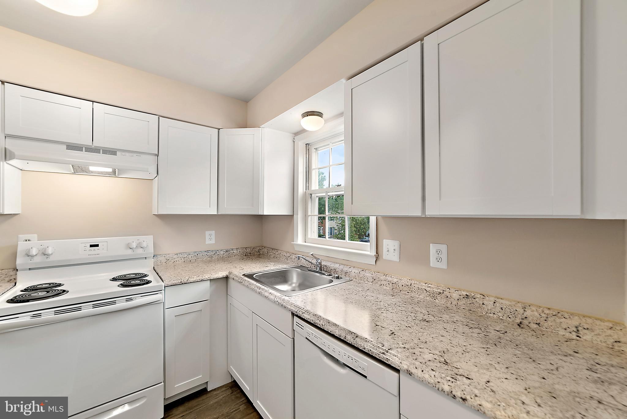 LEEDS SQUARE - Residential Lease