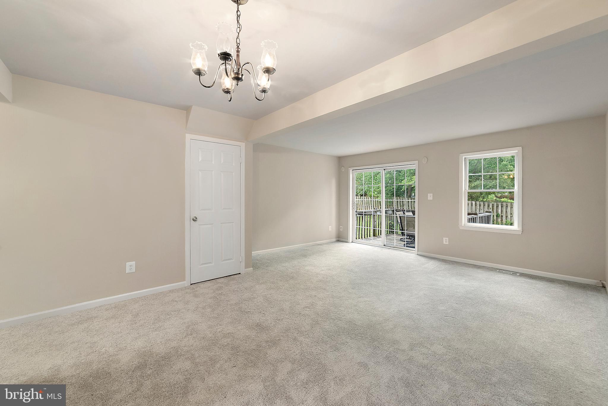 LEEDS SQUARE - Residential Lease