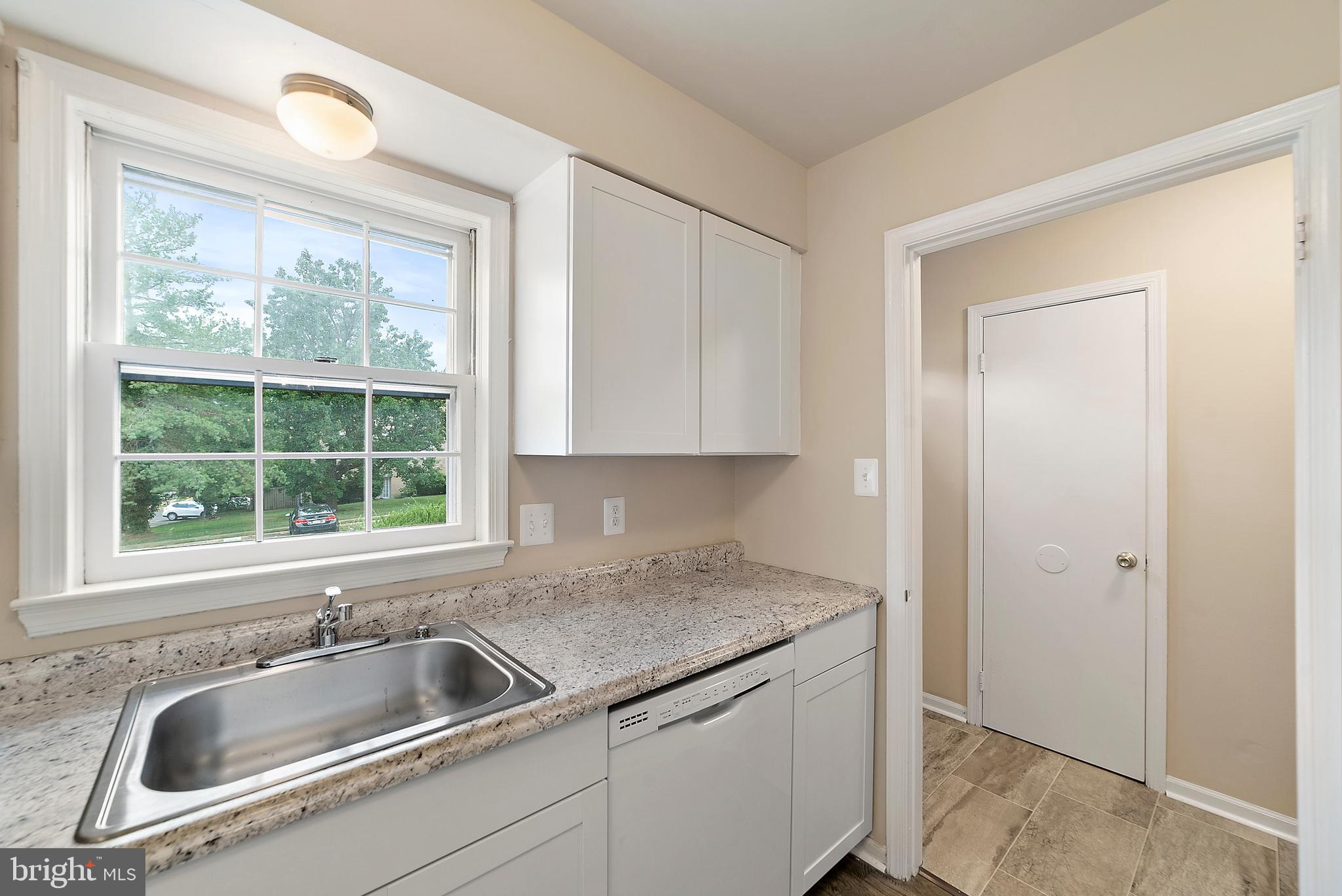 LEEDS SQUARE - Residential Lease