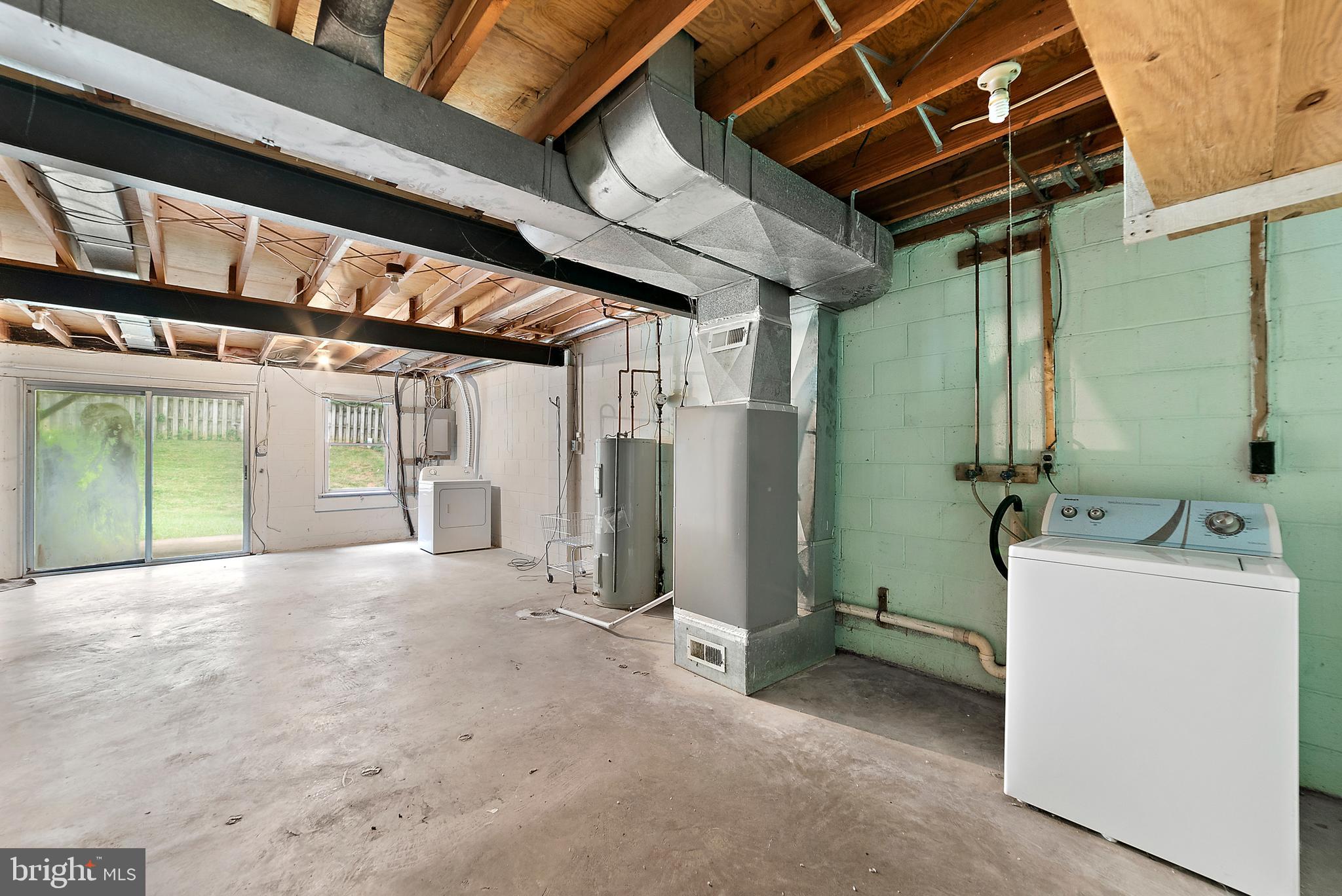 LEEDS SQUARE - Residential Lease