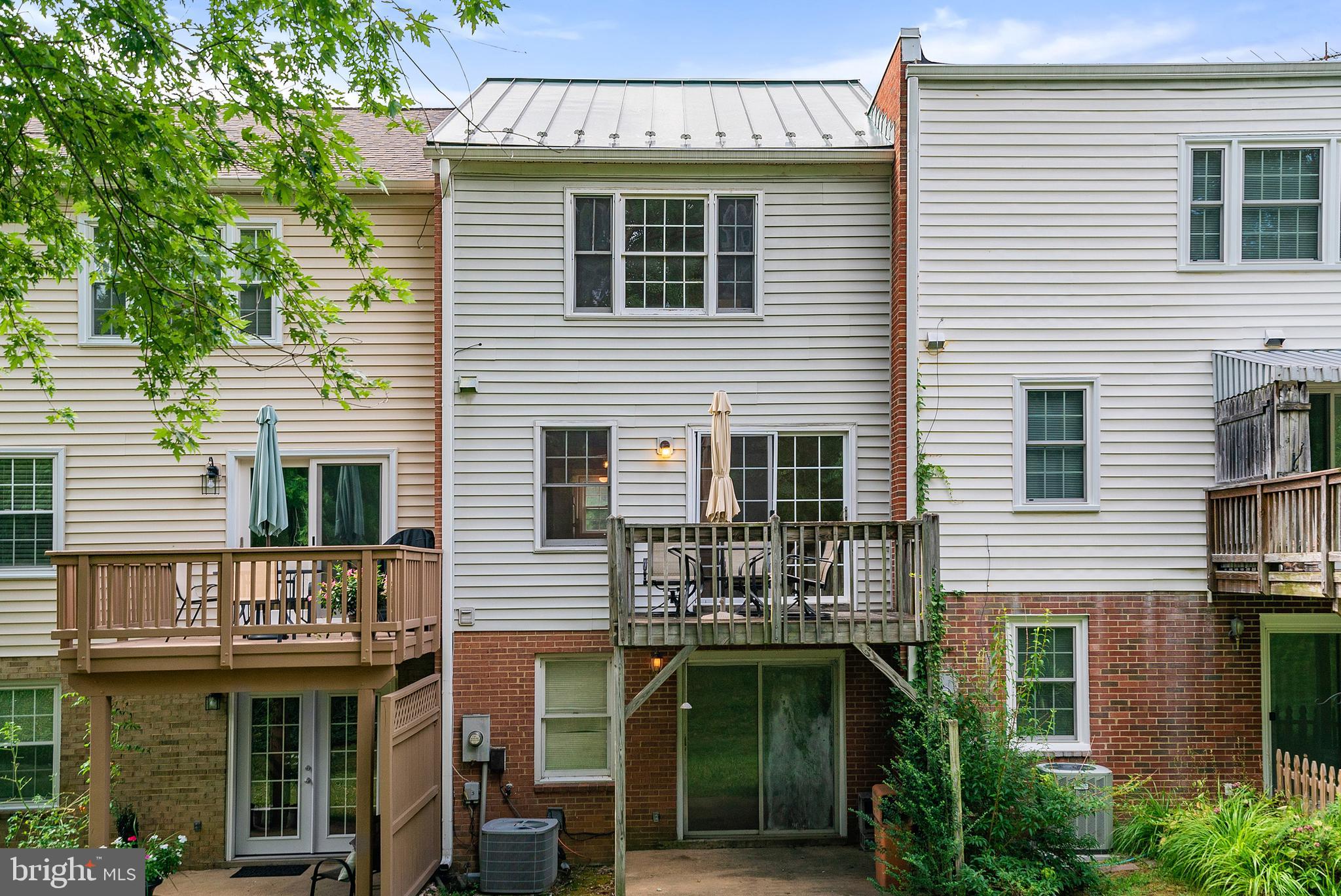 LEEDS SQUARE - Residential Lease