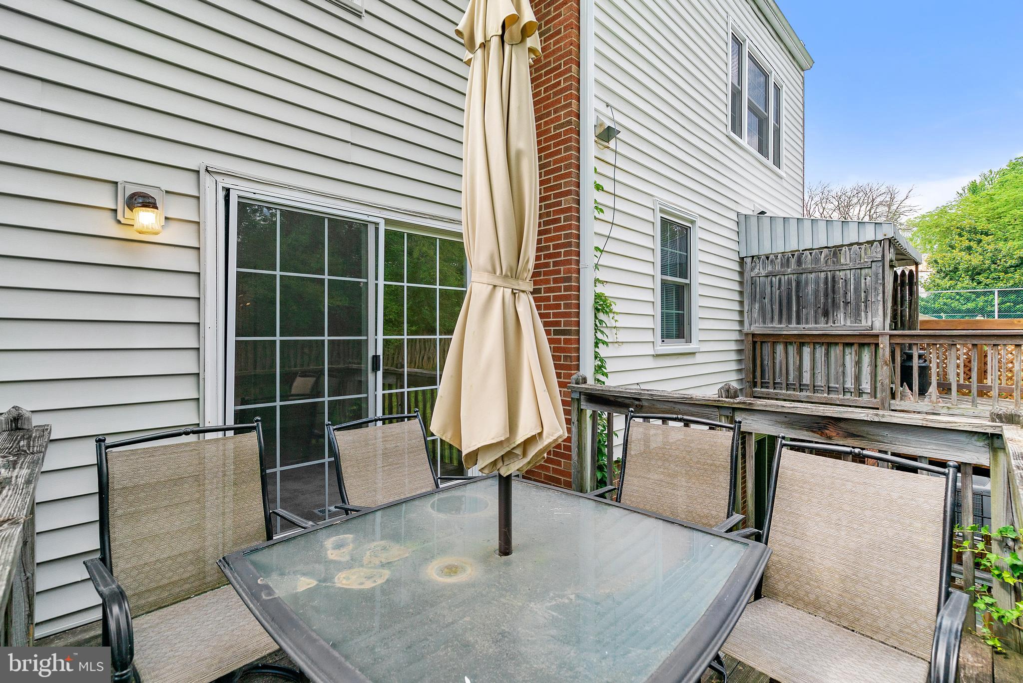 LEEDS SQUARE - Residential Lease