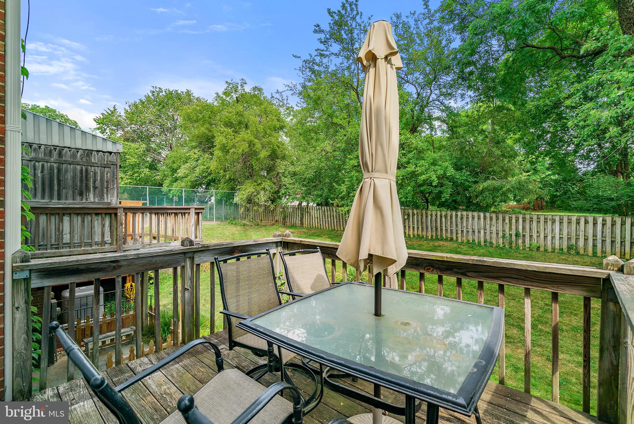 LEEDS SQUARE - Residential Lease