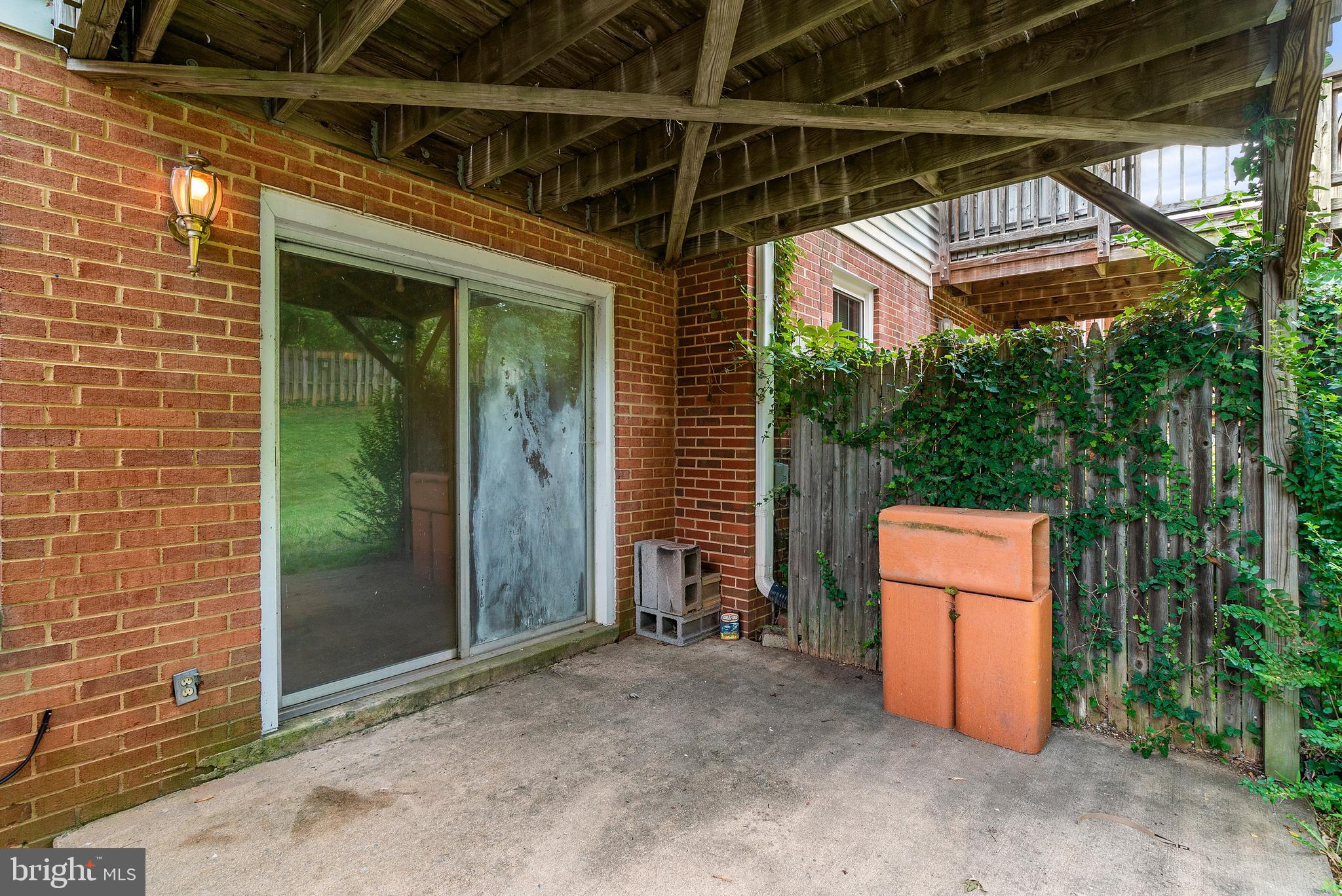 LEEDS SQUARE - Residential Lease