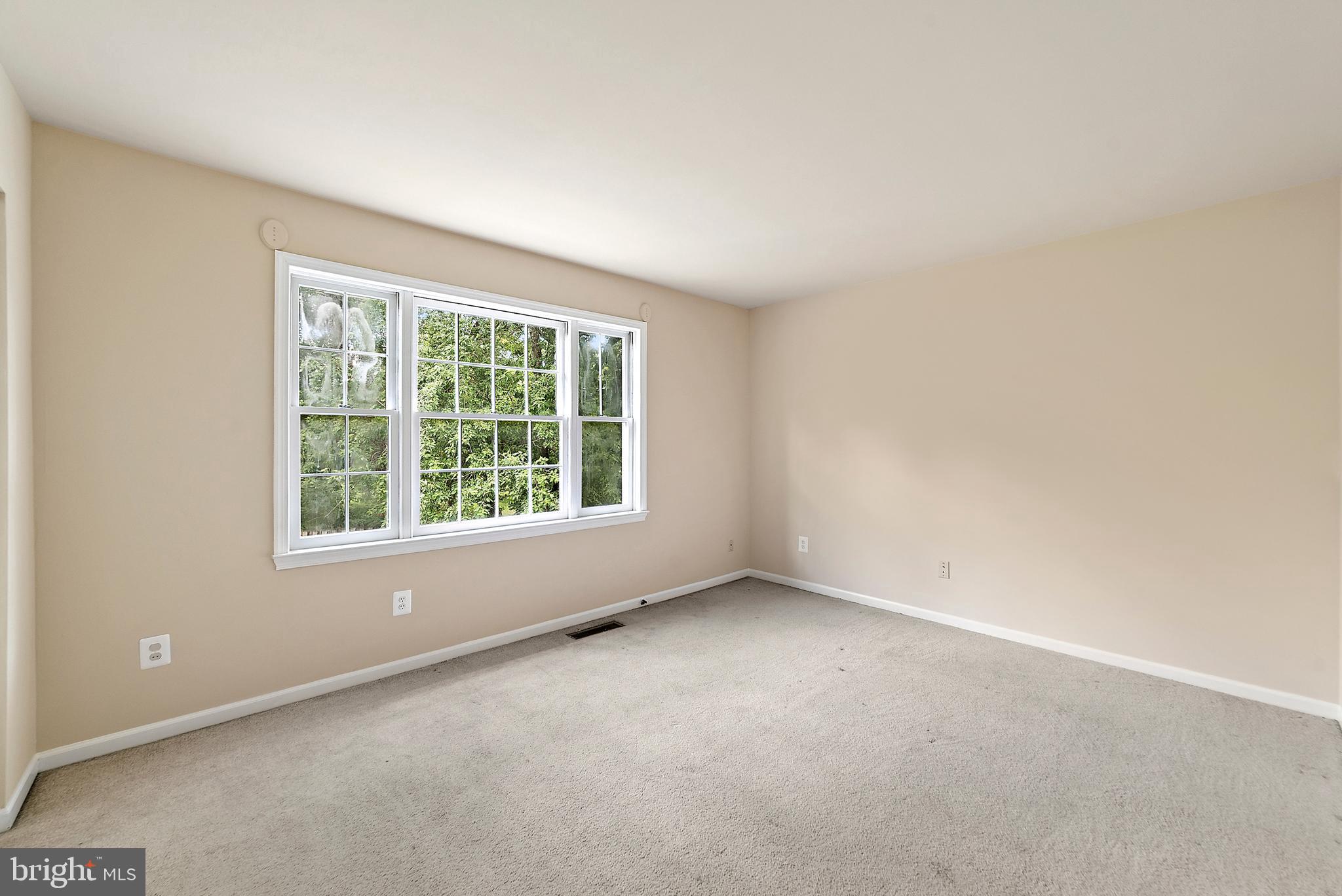 LEEDS SQUARE - Residential Lease