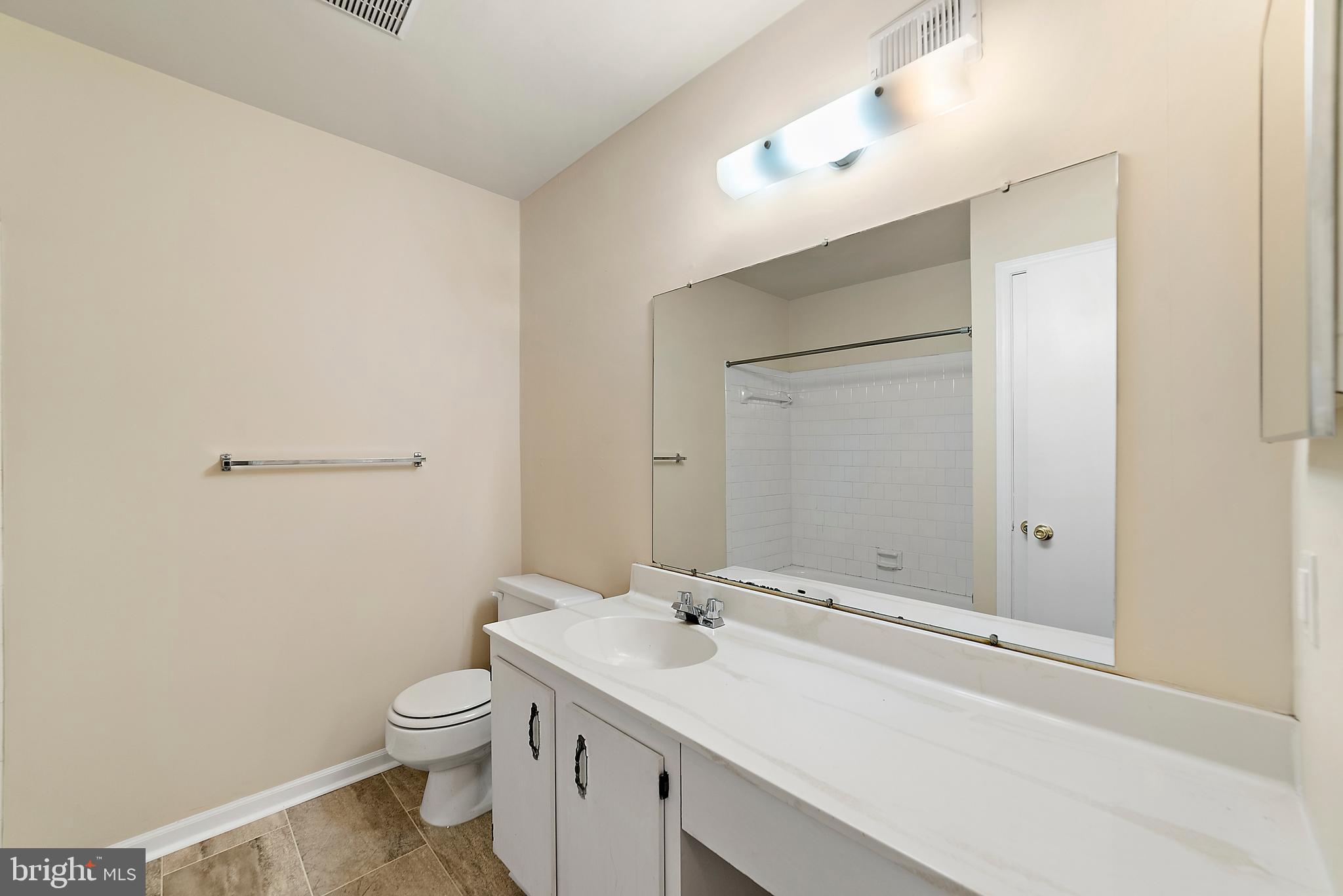 LEEDS SQUARE - Residential Lease